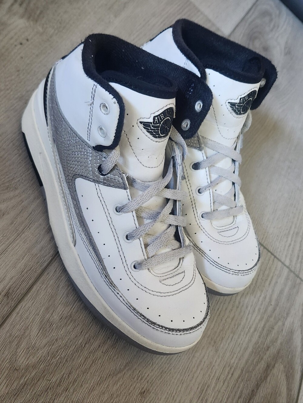 Air Jordan 2 Retro Python White/Fire Size 1 Preowned